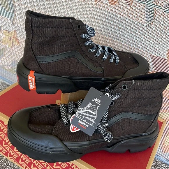 Vans WMNS Sk8-Hi Tapered
Heavy Canvas Blackout
VN0A7Q5T10J
Sneakers - Picture 11 of 16